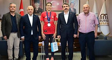 Yıldırım Belediyesporlu Hatice Kübra İlgün'den Kazakistan'da çifte madalya