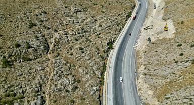 Afyonkarahisar'da araçları mora boyayan yol asfaltı komple kazındı