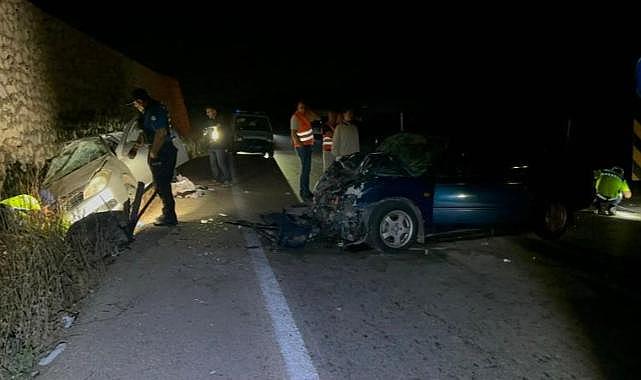 Bursa'da iki otomobil çarpıştı: 2 ölü, 6 yaralı
