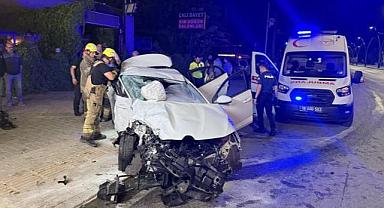 Bursa'da iki otomobilin çarpıştığı kazada 2 kişi öldü, 2 kişi yaralandı