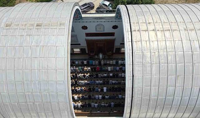 Bursa’daki ’Sunrooflu Cami’ mimarisiyle dikkat çekiyor
