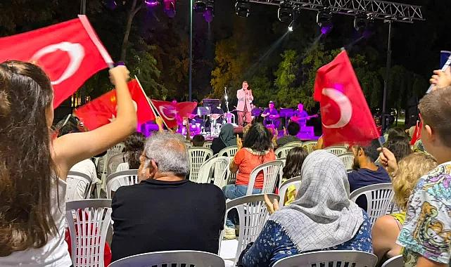 Bursa Kültürpark'ta zafer türküleri yankılandı