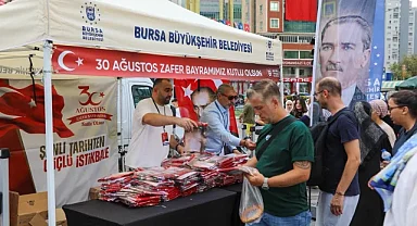 Bursa'da Zafer coşkusu ay yıldız ile taçlandı