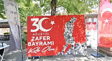 Bursalılardan Zafer Bayramı'na anlamlı iz