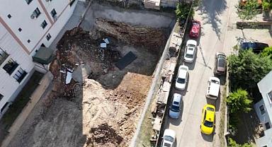 Çekmeköy'de istinat duvarı çöken inşaatın yanındaki 5 katlı bina boşaltıldı