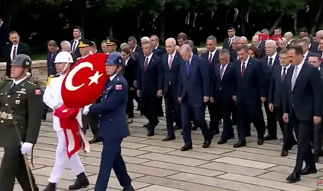 Cumhurbaşkanı Erdoğan başkanlığındaki devlet erkanı Anıtkabir'de