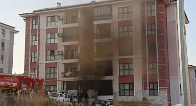 Elazığ’da binanın bodrum katında yangın: 12 kişi dumandan etkilendi