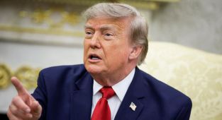 Fox News: Trump, Hürmüz'de ABD'nin faaliyetlerini engellemesi halinde Umman'ı bombalayacaklarını söyledi