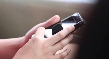 Fransa'da liselerde cep telefonu yeni eğitim yılından itibaren yasaklandı