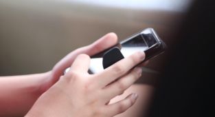 Fransa'da liselerde cep telefonu yeni eğitim yılından itibaren yasaklandı