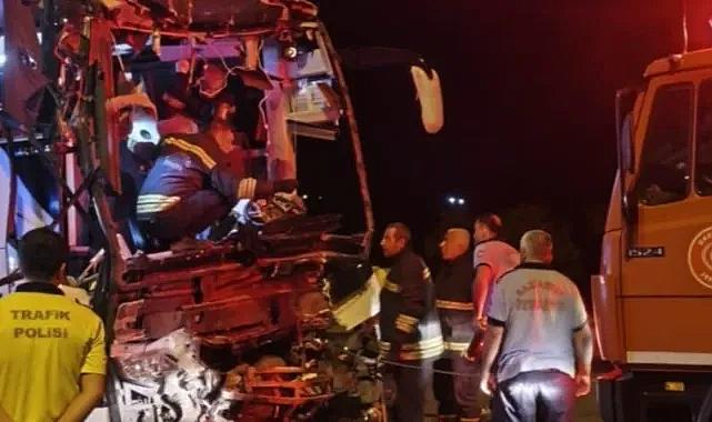 Gaziantep'te yolcu otobüsü ile tır çarpıştı 2 ölü 22 yaralı
