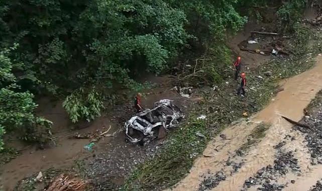 Giresun'da şiddetli yağış nedeniyle araç dereye uçtu: 2 kişi aranıyor