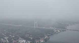 İstanbul Boğazı'nı yoğun sis kapladı