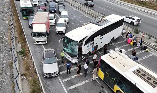 İstanbul'da yolcu otobüsü, İETT otobüsüne çarptı!