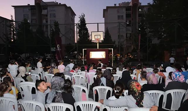“Karagöz’ün Salıncağı” İlk Gösteriminde Çocuklar Ve Aileler Buluştu