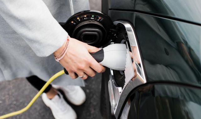 Küresel elektrikli araç satışları temmuzda yıllık bazda yüzde 9 artışla 1,85 milyon oldu