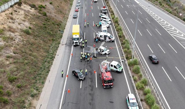 Kuzey Marmara Otoyolu'nda kamyon ile otomobil çarpıştı: 2 ölü, 5 yaralı