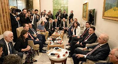 Meclis kulisinde dikkat çeken diyalog! Babacan'ın sözlerine Ala'dan 