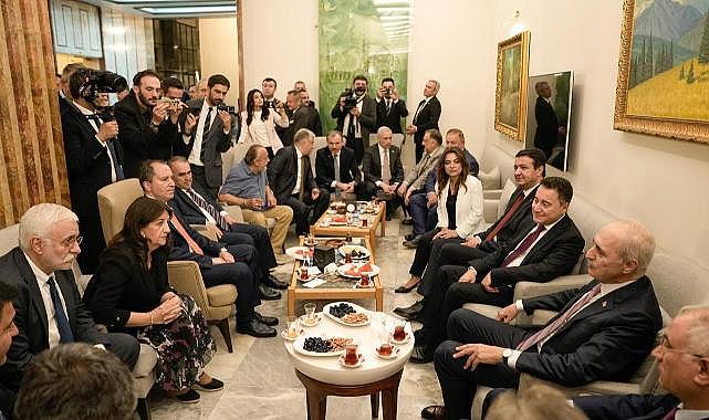 Meclis kulisinde dikkat çeken diyalog! Babacan'ın sözlerine Ala'dan