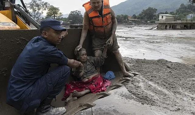 Nepal'deki selde hayatını kaybedenlerin sayısı 270'e çıktı