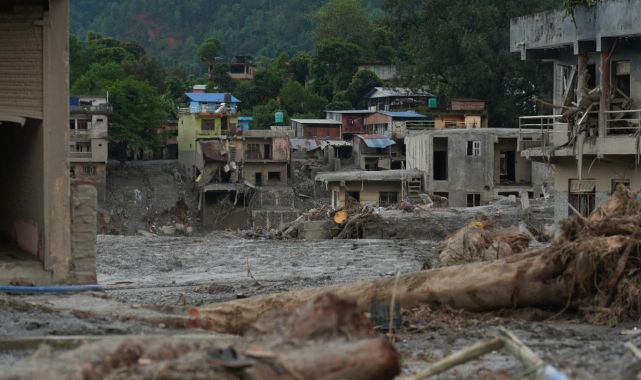 Nepal'deki selde hayatını kaybedenlerin sayısı 389'a çıktı
