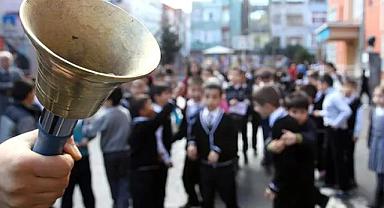 Okul kıyafetlerinde yeni dönem! Arma zorunluluğu geri getirildi