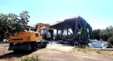 Osmangazi'de tarım alanına kaçak yapılan depo yıkıldı