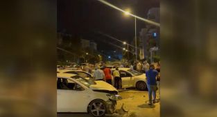 Otomobil park halindeki araçlara çarptı