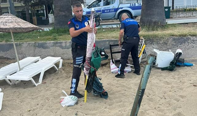 Sabitlenen şezlong ve şemsiyeler sahilden toplandı