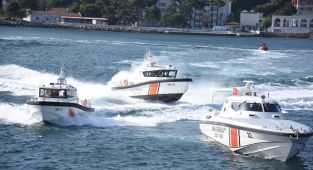Sahil Güvenlik ekipleri denizlerde kaçakçılara geçit vermedi