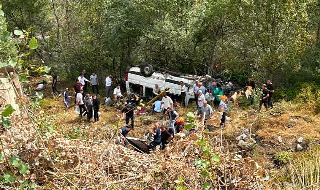 Sivas'ta yolcu minibüsü devrildi: 4 ölü, 10 yaralı