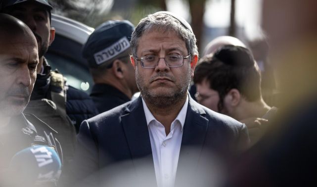 Soykırımcı BenGvir'den, Filistinli esirlerin kıyafetlerine ve Kur'anı Kerimlerine el konulması talimatı