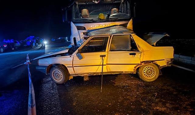 Tır ile otomobil çarpıştı: Karı koca hayatını kaybetti