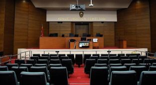 Uzaklaştırma kararını ihlal edip eşyaları götürdü, tazminat ödeyecek