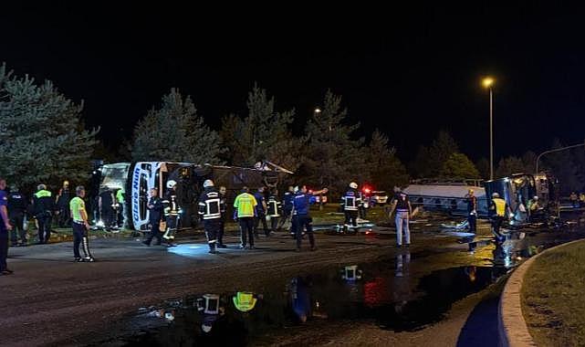 Yolcu otobüsü benzin tankeriyle çarpıştı: 35 yaralı