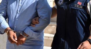 Yurt dışına kaçmaya hazırlanan 3 FETÖ'cü yakalandı