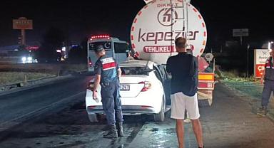 Akaryakıt tankerine arkadan çarpan otomobil 100 metre sürüklendi: 1 ölü