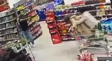 Ankara’da markette silahlı kavga kamerada