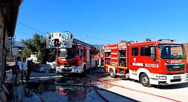 Balıkesir'deki yangında 5 iş yeri zarar gördü