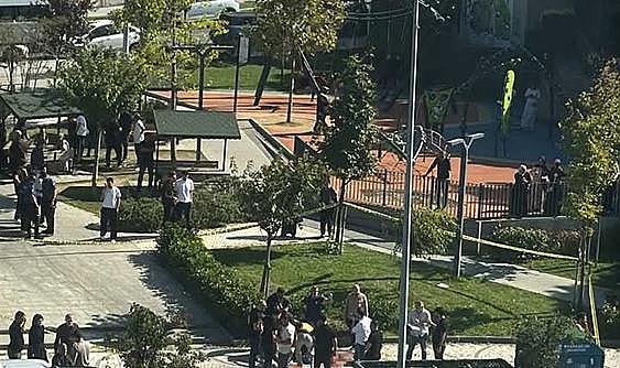Başakşehir’de iki kişi sokak ortasında silahlı saldırıya uğradı.