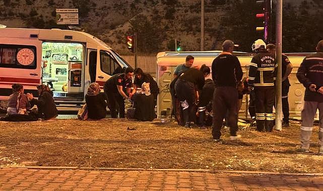 Burdur’da tarım işçilerini taşıyan minibüs devrildi: 9 yaralı