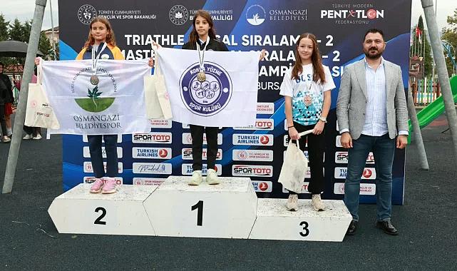 Osmangazili kardeşler aynı kürsüde ödül aldı