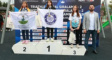Bursa Osmangazili kardeşler aynı kürsüde ödül aldı