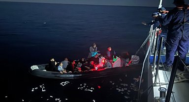 Çanakkale açıklarında 14 düzensiz göçmen kurtarıldı