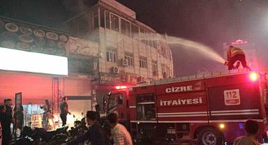 Cizre’deki galibiyet kutlamalarında 3 iş yeri ve 1 araç yandı: 1 itfaiye eri yaralandı