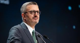 İletişim Başkanı Duran: Gençlerimizi sanal tacirlerin dünyasında savunmasız bırakmayacağız