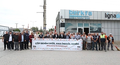 İnegöl'de Dünya Temizlik Günü mesaisi: Esnaf, öğrenci ve belediye sahada