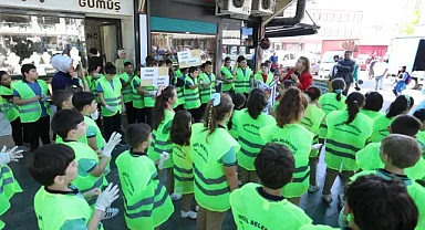 İnegöl'de temizlik seferberliği çarşıda devam etti
