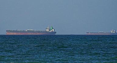 İran, Hürmüz Boğazı'nda 2 ABD gemisi, 8 tanker ve 10 farklı gemiyi hedef aldığını duyurdu