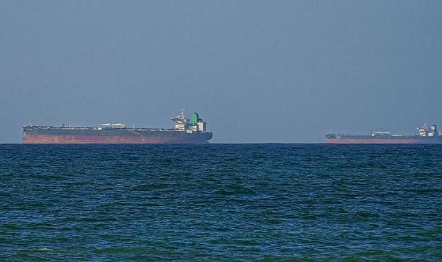 İran, Hürmüz Boğazı'nda 2 ABD gemisi, 8 tanker ve 10 farklı gemiyi hedef aldığını duyurdu